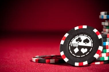Live dealer at Dadu Online table with multi-camera view on mobile phone